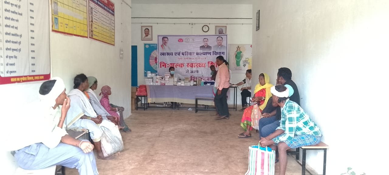 उपमुख्यमंत्री विजय शर्मा के निर्देश पर वनांचल क्षेत्रों में स्वास्थ्य शिविर के माध्यम से किया जा रहा जांच और उपचार 1 1722259256 ea39e56b02b345df4e1f