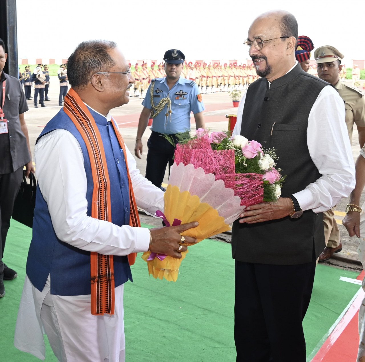 मनोनीत राज्यपाल रमेन डेका छतीसगढ़ पहुँचे, मुख्यमंत्री श्री साय ने किया आत्मीय स्वागत 1 1722340977 81e3786e620ca1916afa 1