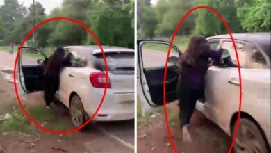 पति ने पत्नी को चलती कार से दिया धक्का, बाल-बाल बची महिला, लड़की को कुचलने का आरोप 8 30 07 2024 woman throw car