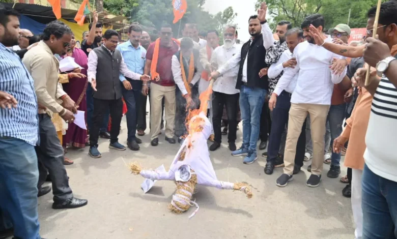 BJP ने जगदलपुर में राहुल गांधी का पुतला फूंका 7 3837191 untitled 40 copy 1