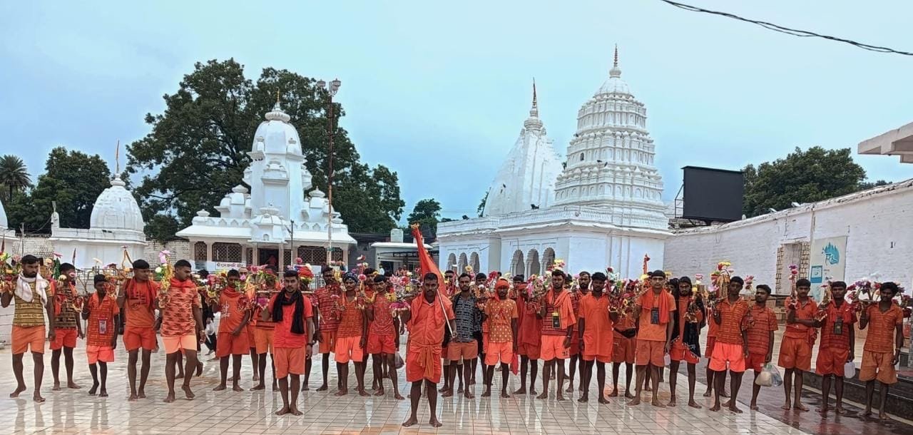 अमरकंटक से जल लेकर आ रहे कावड़ पद यात्रियों का रास्ते के गांवों में किया जा रहा है स्वागत 1 67e6cb26 475d 437e b0b7 b4d08e2d5c79 1