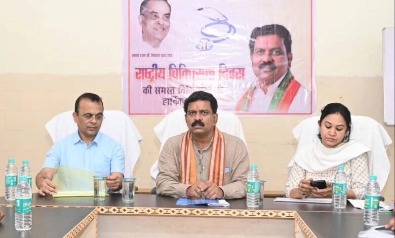 उपमुख्यमंत्री विजय शर्मा ने जिले के लिए प्रस्तावित मेडिकल कॉलेज स्थापना एवं मॉडल हॉस्पिटल के कार्ययोजना के लिए अधिकारियों की बैठक ली 3 91ecb477 8380 4b07 8867 2fc528972615 1