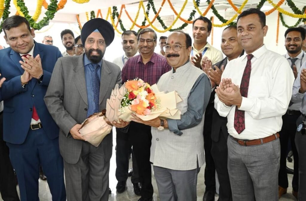 उप मुख्यमंत्री अरुण साव ने एचडीएफसी बैंक की नई शाखा का किया उद्घाटन 2 img 7095 1