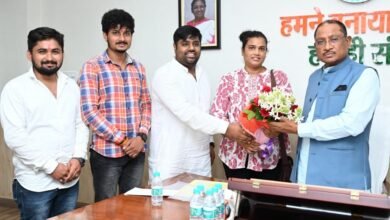 मुख्यमंत्री श्री साय से पर्वतारोही निशु सिंह ने की सौजन्य मुलाकात 2 img 7125 1