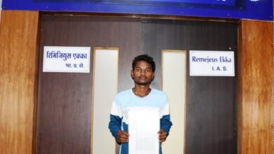 जिला प्रशासन के त्वरित कार्यवाही से शत्रुघ्न को मिली अनुकंपा नियुक्ति 7 img 7142 1