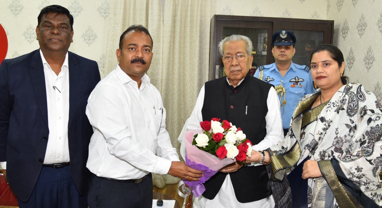 राज्यपाल हरिचंदन से छत्तीसगढ़ राज्य बाल अधिकार संरक्षण आयोग के सदस्यों ने की सौजन्य मुलाकात 1 img 7224 1