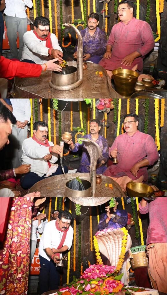 प्रदेश के उपमुख्यमंत्री विजय शर्मा ने भगवा झंडा दिखा कर कवर्धा से भोरमदेव मंदिर तक पद यात्रा का शुभारंभ किया और भगवा ध्वज लेकर पदयात्र में शामिल हुए 4 img 7431 3 1
