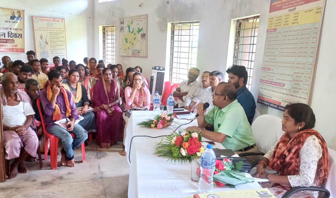 संभागायुक्त ने ग्राम पंचायत ठरकी में लगाई जन चौपाल 1 img 7590 1