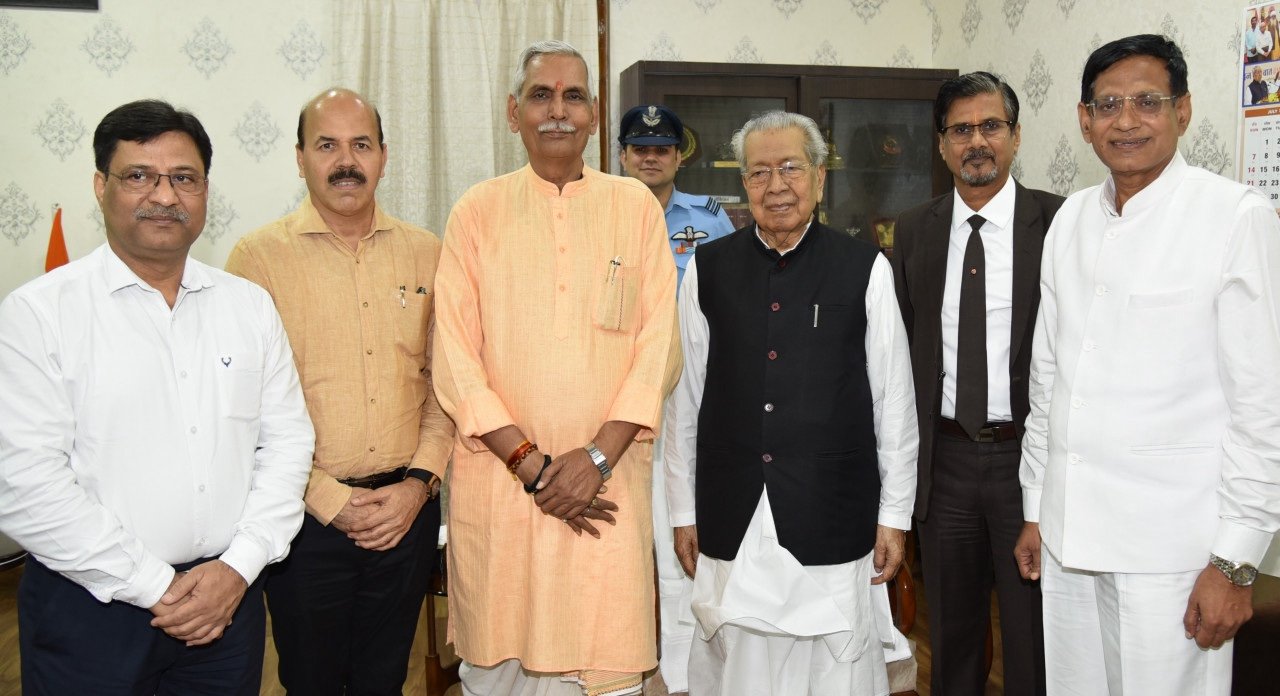 राज्यपाल हरिचंदन से विभिन्न विश्वविद्यालयों के कुलपतियों ने की सौजन्य मुलाकात 1 img 7635 1