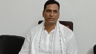 रायपुर जेल से पेशी के लिए बलौदाबाजार पहुंचे विधायक देवेंद्र यादव, पुलिस ने बढ़ाई सुरक्षा 2 रायपुर जेल से पेशी के लिए बलौदाबाजार पहुंचे विधायक देवेंद्र यादव, पुलिस ने बढ़ाई सुरक्षा