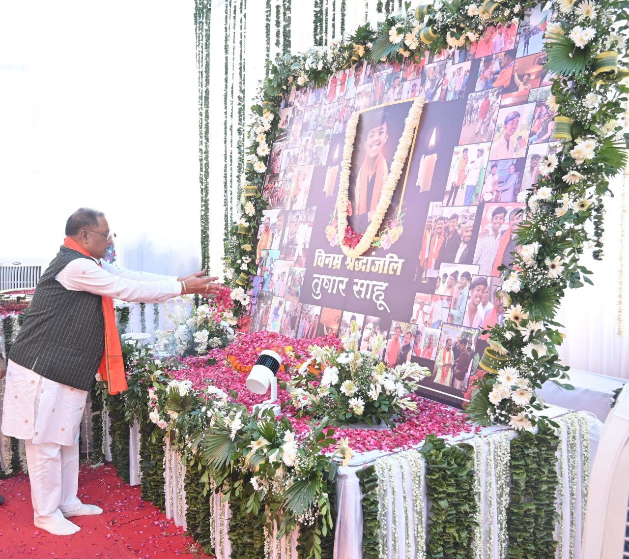 रायपुर : मुख्यमंत्री श्री साय बेमेतरा में तुषार साहू के श्रद्धांजलि कार्यक्रम में शामिल हुए 1 1723207613 c082834bdecab08bed3a