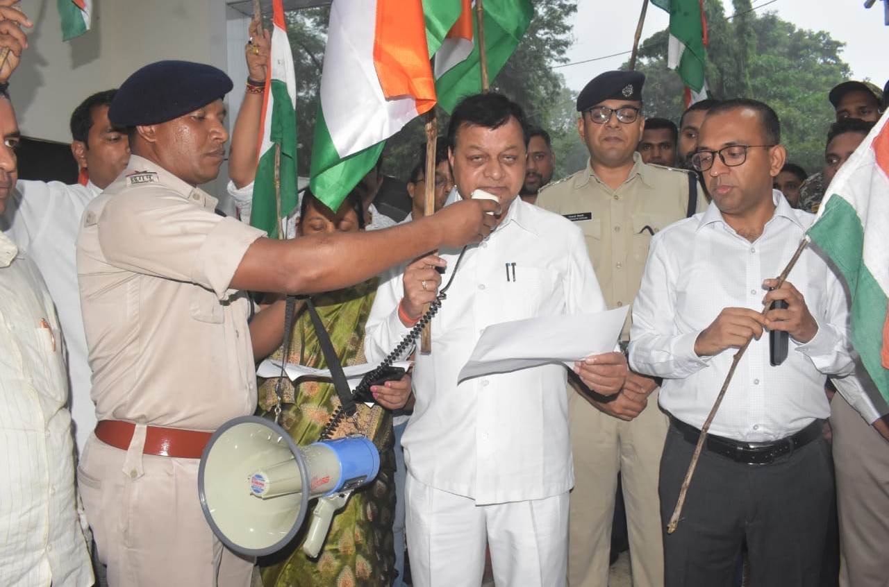 रायपुर : स्वतंत्रता सेनानियों के सम्मान और भारत के विकास तथा प्रगति की ली शपथ 1 1723222332 a2054b0388cce34a63ac