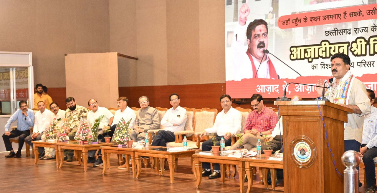 रायपुर के आजाद हॉस्टल, वार्षिक हॉस्टल डे में उप मुख्यमंत्री विजय शर्मा हुए शामिल, छात्रावासी छात्र-छात्राओं ने किया अभिनंदन 1 1723302651 a83d04d709aae018ac0c