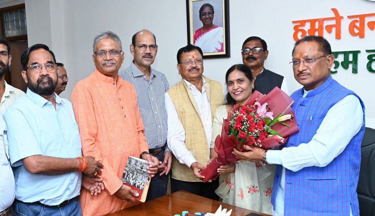 छत्तीसगढ़ पिछड़ा वर्ग कल्याण आयोग के अध्यक्ष बने आर. एस. विश्वकर्मा, CM साय ने दी बधाई 1 1723461017 c3f3125f7ff7b3b7427d