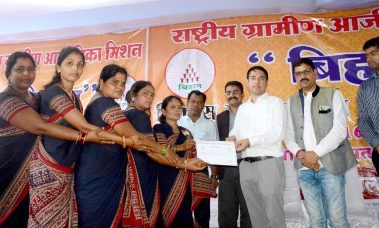 पीथमपुर में आजीविका ऋण मेला का हुआ आयोजन, 10 करोड़ 98 लाख रुपए से अधिक की ऋण राशि स्वीकृत