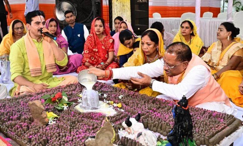 मुख्यमंत्री विष्णु देव साय ने पवित्र सावन मास पर मुख्यमंत्री निवास में किया शिव रूद्रामहाभिषेक