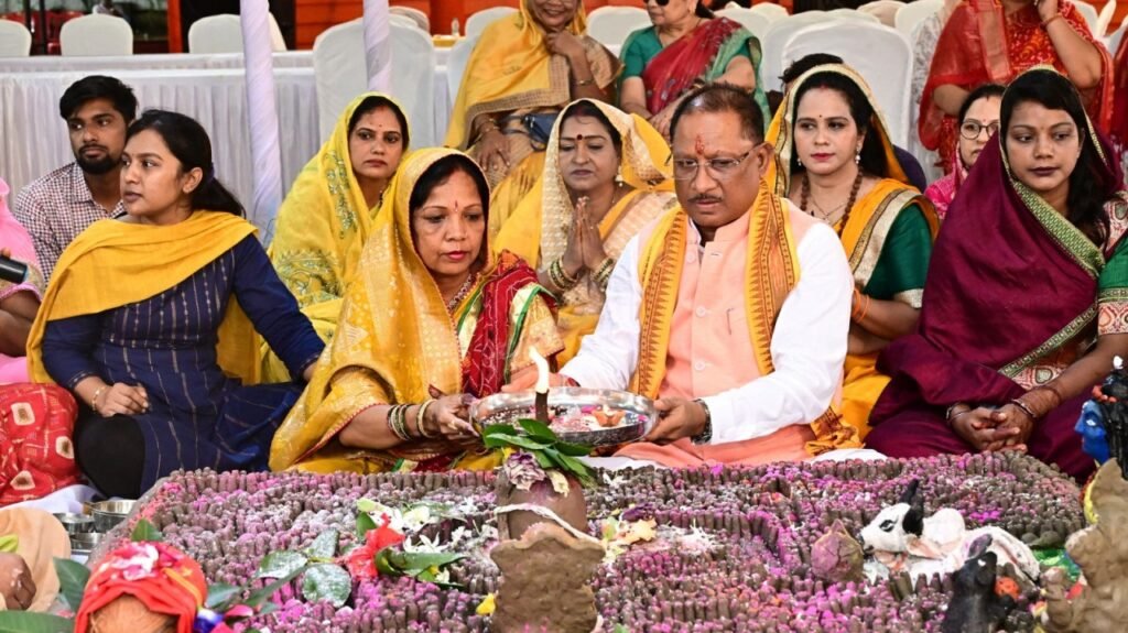 मुख्यमंत्री विष्णु देव साय ने पवित्र सावन मास पर मुख्यमंत्री निवास में किया शिव रूद्रामहाभिषेक 3 मुख्यमंत्री विष्णु देव साय ने सावन मास पर शिव रूद्रामहाभिषेक किया, प्रदेशवासियों की सुख-समृद्धि, एवं शांति की कामना की