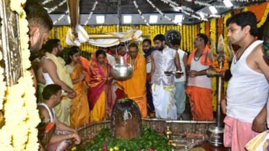 मुख्यमंत्री विष्णु देव साय ने सावन के अंतिम सोमवार पर उज्जैन में सपरिवार महाकालेश्वर के किए दर्शन 11 मुख्यमंत्री श्री विष्णु देव साय ने सावन के अंतिम सोमवार पर उज्जैन में सपरिवार महाकालेश्वर के किए दर्शन