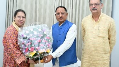 मुख्यमंत्री विष्णु देव साय से सांसद एवं कवर्धा राजपरिवार की रानी कृति देवी ने की मुलाकात 1 मुख्यमंत्री विष्णु देव साय से सांसद एवं कवर्धा राजपरिवार की रानी कृति देवी ने की मुलाकात