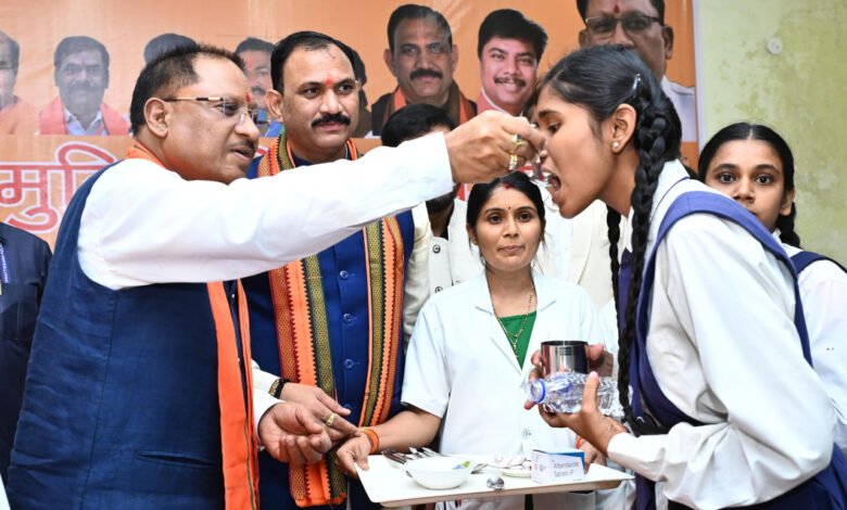 राष्ट्रीय कृमि मुक्ति दिवस: मुख्यमंत्री विष्णु देव साय राजधानी रायपुर के जे.आर.दानी गर्ल्स स्कूल के कार्यक्रम में हुए शामिल