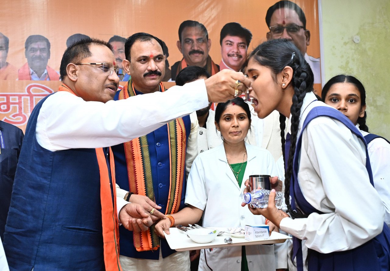 राष्ट्रीय कृमि मुक्ति दिवस: मुख्यमंत्री विष्णु देव साय राजधानी रायपुर के जे.आर.दानी गर्ल्स स्कूल के कार्यक्रम में हुए शामिल 1 राष्ट्रीय कृमि मुक्ति दिवस: मुख्यमंत्री विष्णु देव साय राजधानी रायपुर के जे.आर.दानी गर्ल्स स्कूल के कार्यक्रम में हुए शामिल