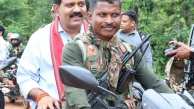 नक्सलियों का पीछा करते वक्त खाई में गिरा ASI शहीद, डिप्टी CM को बाइक से पहुंचाया था पालनार 1 नक्सलियों का पीछा करते वक्त खाई में गिरा ASI शहीद, डिप्टी CM को बाइक से पहुंचाया था पालनार