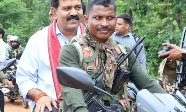 नक्सलियों का पीछा करते वक्त खाई में गिरा ASI शहीद, डिप्टी CM को बाइक से पहुंचाया था पालनार