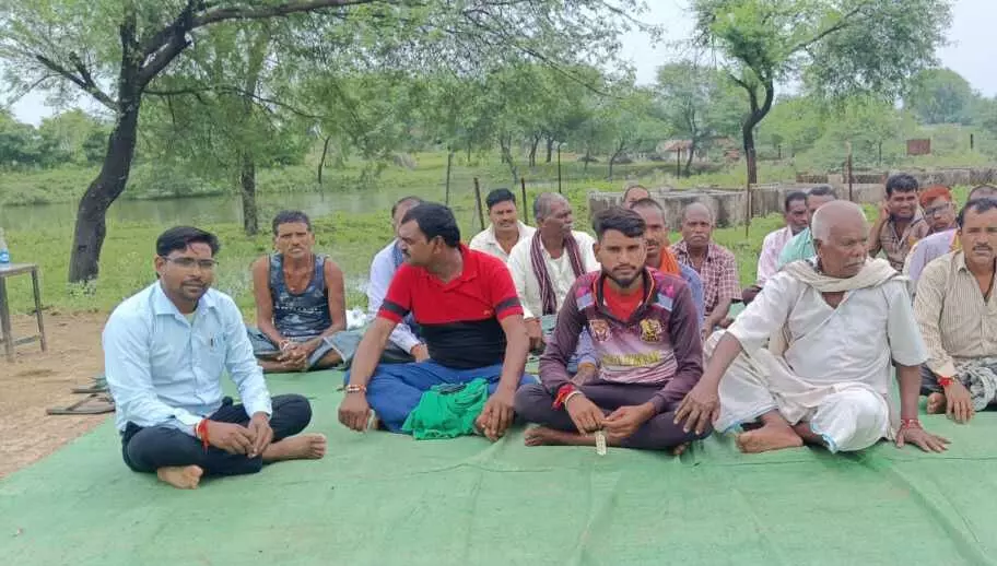 बेमेतरा: सरकारी हाई स्कूल में शिक्षकों की कमी, आक्रोशित पालकों का प्रदर्शन 1 3969792 untitled 33 copy