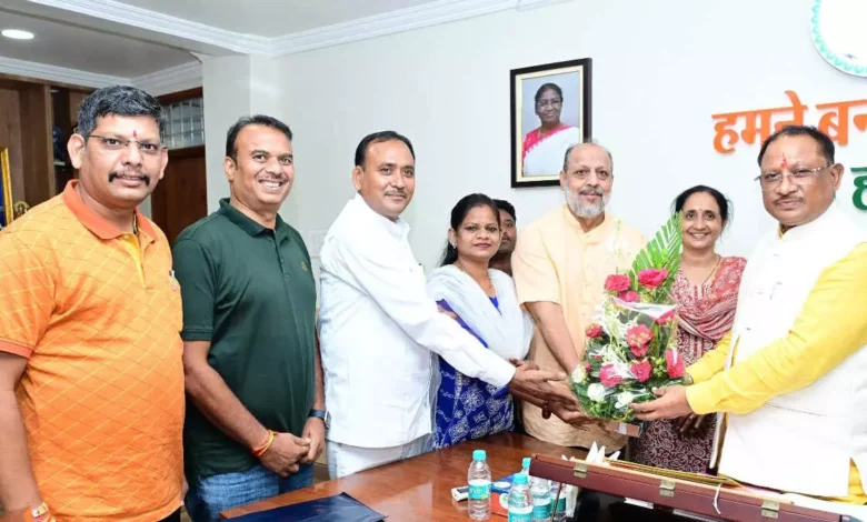 क्रीड़ा भारती के प्रतिनिधिमंडल ने मुख्यमंत्री साय से की मुलाकात, राज्य खेल महोत्सव आयोजन का आग्रह