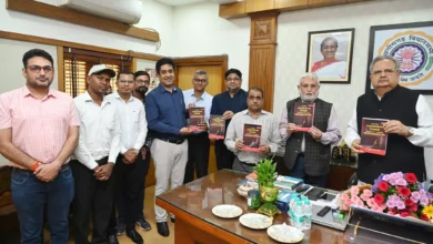 रमन सिंह ने 'अनुशासनात्मक कार्यवाही” किताब का किया विमोचन 1 रमन सिंह ने “अनुशासनात्मक कार्यवाही” किताब का किया विमोचन