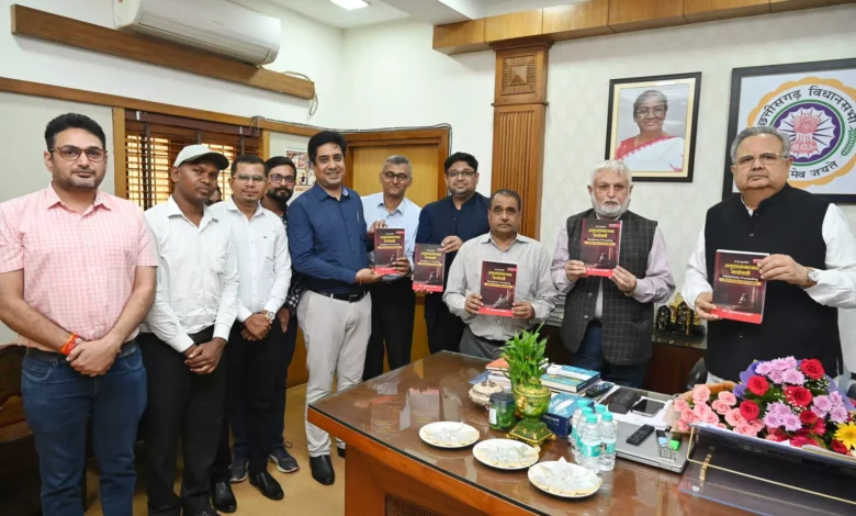 रमन सिंह ने “अनुशासनात्मक कार्यवाही” किताब का किया विमोचन