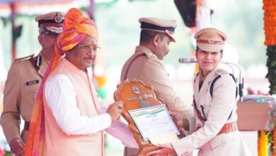 मुख्यमंत्री ने स्वतंत्रता दिवस के अवसर पर 46 पुलिस अधिकारियों एवं जवानों को पुलिस पदकों से किया सम्मानित 1 IMG 20240815 WA0035