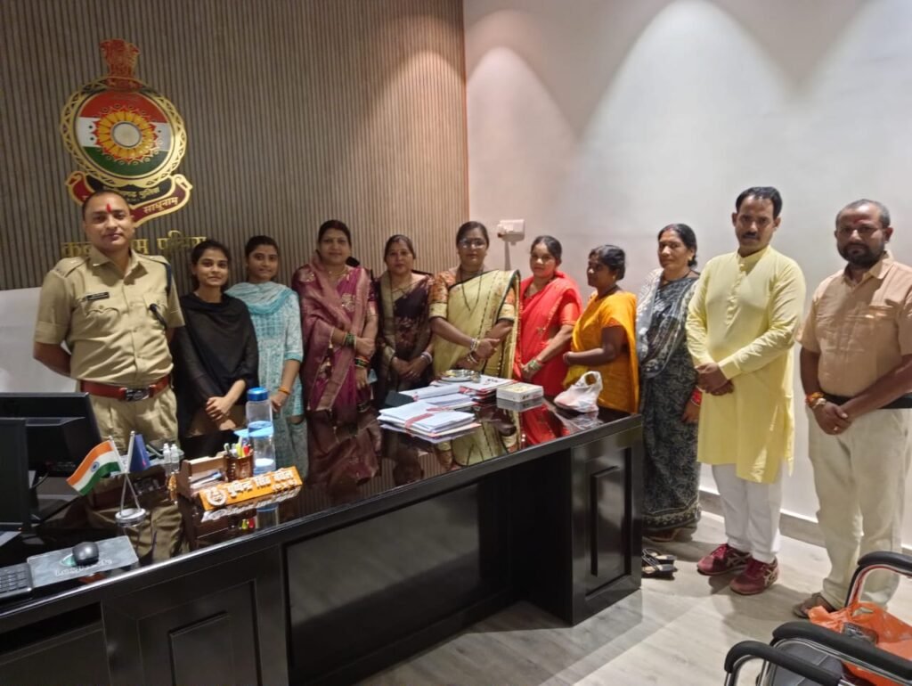 कवर्धा में विश्व हिंदू परिषद, मातृशक्ति एवं दुर्गा वाहिनी ने पुलिस जवानों संग मनाया रक्षाबंधन पर्व 2 विश्व हिंदू परिषद, मातृशक्ति, दुर्गा वाहिनी