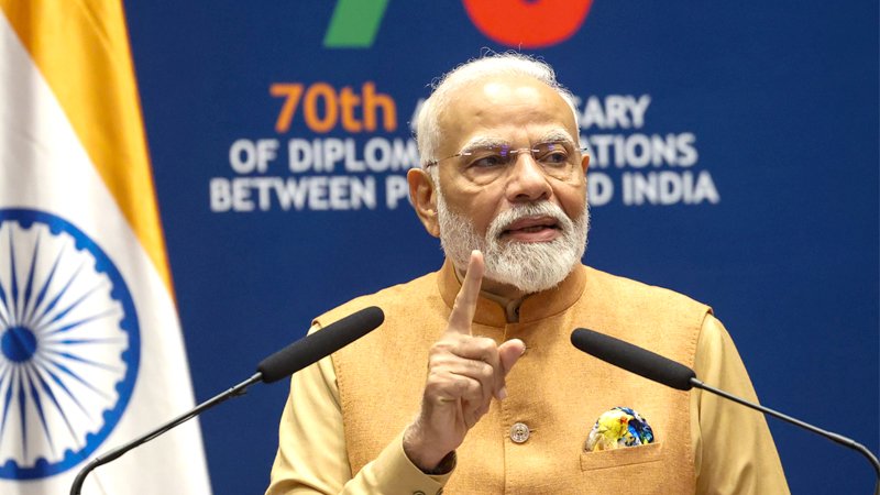 प्रधानमंत्री नरेंद्र मोदी ने पोलैंड में भारतीय समुदाय को किया संबोधित, कहा भारत-पोलैंड संबंधों को नई दिशा देने की दिशा में उठाए कदम 1 प्रधानमंत्री नरेंद्र मोदी ने पोलैंड में भारतीय समुदाय को किया संबोधित