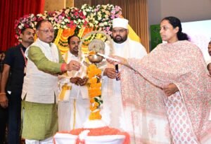 विश्व शांति एवं कल्याण के लिए विहंगम योग संत-समाज की राष्ट्रव्यापी संकल्प यात्रा होगी लाभदायी : मुख्यमंत्री विष्णु देव साय 2 WhatsApp Image 2024 08 02 at 6.23.04 PM 1