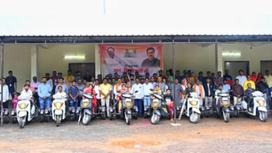कवर्धा में उपमुख्यमंत्री विजय शर्मा ने की दिव्यांगजनों को स्कूटियां वितरित 1 WhatsApp Image 2024 08 09 at 1.12.56 PM