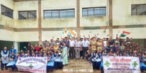 आजादी का अमृत महोत्सव : स्वामी आत्मनन्द और कस्तूरबा विद्यालय के विद्यार्थियों ने तिरंगा रैली और रंगोली, और विविध कार्यक्रम कर देश भक्ति का अलख जगाया 2 WhatsApp Image 2024 08 09 at 3.25.49 PM