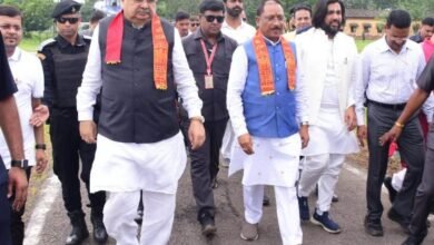 मुख्यमंत्री श्री साय के राजनांदगांव हेलीपेड पहुंचने पर जनप्रतिनिधियों ने किया आत्मीय स्वागत 1 WhatsApp Image 2024 08 11 at 2.48.21 PM 1