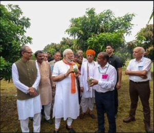 प्रधानमंत्री मोदी ने 109 किस्मों के बीज जारी किए, IARI में किसानों और वैज्ञानिकों से बातचीत की 3 WhatsApp Image 2024 08 11 at 4.26.02 PM