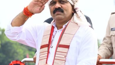 उपमुख्यमंत्री विजय शर्मा ने बस्तरिया वेशभूषा पहनकर लाल बाग मैदान जगदलपुर में किया ध्वजारोहण, 9 WhatsApp Image 2024 08 15 at 2.24.27 PM
