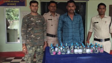 कवर्धा पुलिस की कार्रवाई: अवैध शराब परिवहन करते एक आरोपी गिरफ्तार, 32 पाव देशी शराब बरामद 1 कवर्धा पुलिस की कार्रवाई: अवैध शराब परिवहन करते एक आरोपी गिरफ्तार, 32 पाव देशी शराब बरामद