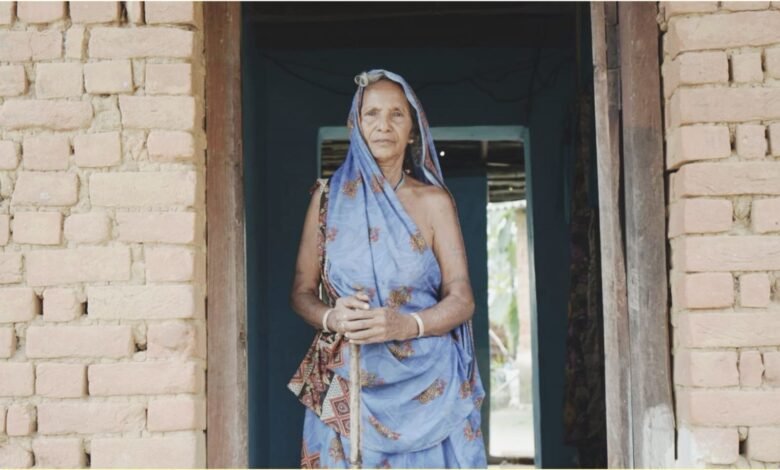 महतारी वंदन योजना से वृद्धा ध्वजा बाई को मिली आर्थिक सहायता, अब पूरी होती हैं सभी जरूरतें