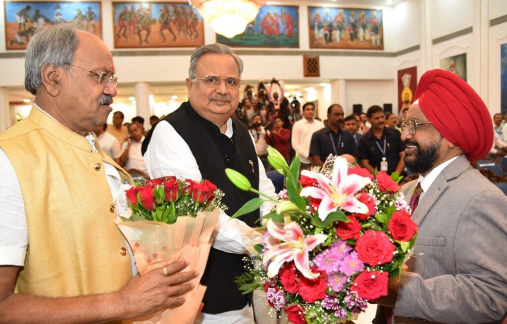 राज्यपाल श्री डेका ने न्यायमूर्ति (सेवानिवृत्त) श्री उबोवेजा को दिलाई प्रमुख लोकायुक्त पद की शपथ 4 WhatsApp Image 2024 08 27 at 1.26.12 PM 1