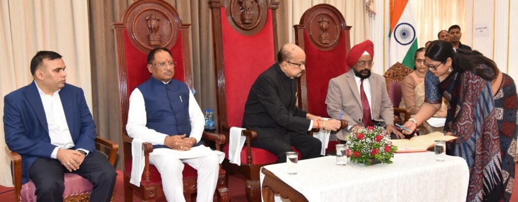 राज्यपाल श्री डेका ने न्यायमूर्ति (सेवानिवृत्त) श्री उबोवेजा को दिलाई प्रमुख लोकायुक्त पद की शपथ 5 WhatsApp Image 2024 08 27 at 1.26.12 PM