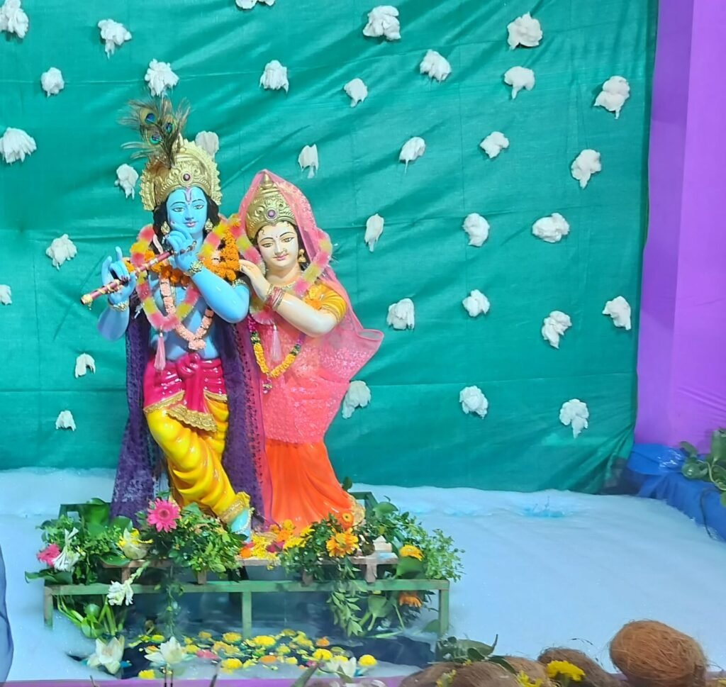 कवर्धा: राधाकृष्ण बड़े मंदिर में श्रीकृष्ण जन्माष्टमी का धूमधाम से आयोजन, आज ग्वालों की टोली फोड़ेगी नगर की दही हंडी 4 राधाकृष्ण बड़े मंदिर