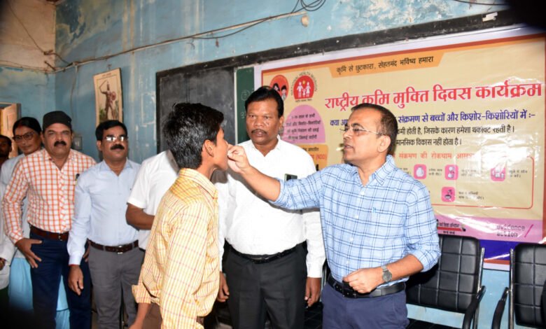 राष्ट्रीय कृमि मुक्ति दिवस: कवर्धा में स्कूली बच्चों को कृमिनाशक दवा का वितरण