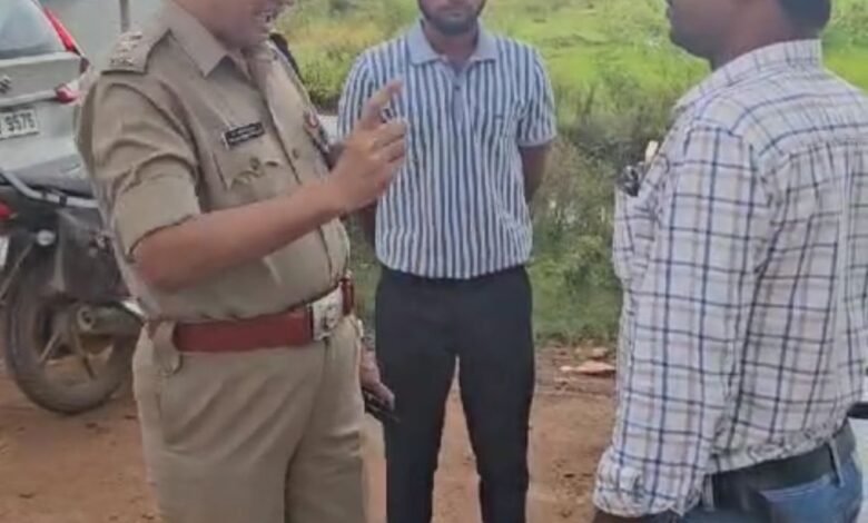 एसपी अभिषेक पल्लव की सख्ती: नाबालिग वाहन चालक के पिता को लगाई कड़ी फटकार