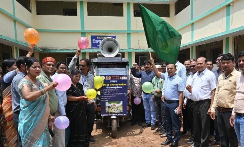 कलेक्टर जनमेजय महोबे ने उल्लास नवभारत साक्षरता कार्यक्रम का किया शुभारंभ: साक्षरता रथ को हरी झंडी दिखाई