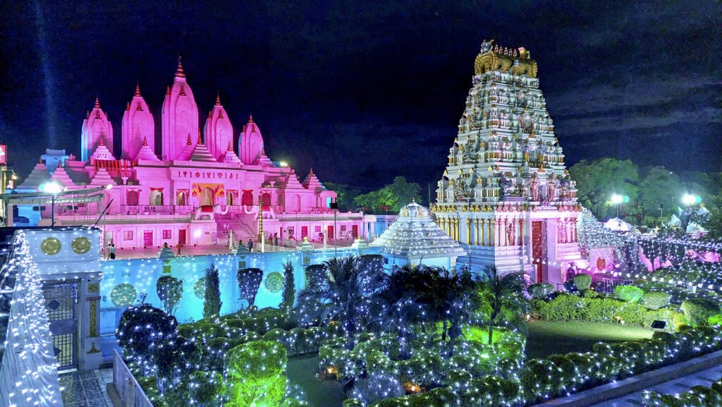 कृष्ण जन्माष्टमी 2024: देशभर में धूमधाम से मनाई जा रही जन्माष्टमी, रंग-बिरंगी लाइटों से सजे कान्हा के मंदिर 2 कृष्ण जन्माष्टमी 2024: देशभर में धूमधाम से मनाई जा रही कृष्ण जन्माष्टमी, रंग-बिरंगी लाइटों से सजे कान्हा के मंदिर