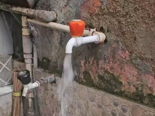 भिलाई के वार्ड 38 में बोरवेल से खौलता पानी